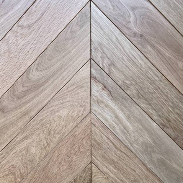 Parquet Chêne Massif Gamme nature Point de Hongrie 261B Super naturel brossé verni mat